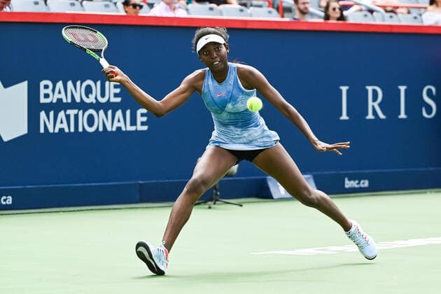 MONTREAL, QC - AUGUST 07: Francoise Abanda (CAN) gets ready to return the ball during the qualifying WTA, Tennis Damen National Bank Open match on August 7, 2021 at IGA Stadium in Montreal, QC (Photo by David Kirouac Icon Sportswire) TENNIS: AUG 07 National Bank Open Icon210807113
