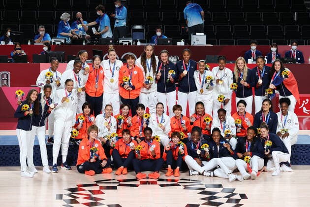 Japan women s team group, Mannschaftsbild, Totale (JPN), United State team group (USA), AUGUST 8, 2021 - Basketball : Women s Medal Ceremony during the Tokyo 2020 Olympic Games, Olympische Spiele, Olympia, OS at the Saitama Super Arena in Saitama, Japan. Noxthirdxpartyxsales  (166755649)
