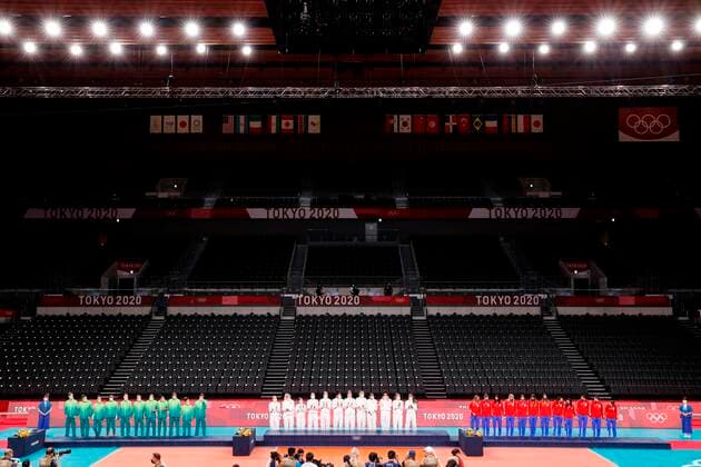 Players from Brazil (L-Silver), USA (C-Gold), and Serbia (Bronze) pose with their medals during the awards ceremony of women s volleyball at the 2020 Olympic Games, Olympische Spiele, Olympia, OS in the Ariake Arena in Tokyo, Japan, 08 August 2021. Tokyo 2020 Olympic Games - Volleyball: Brazil vs USA !ACHTUNG: NUR REDAKTIONELLE NUTZUNG!  Copyright: xMiguelxGutierrezx EVE9635 20210808-dcb3c246fcfb8d10966f17e25ffaa2a43888360c