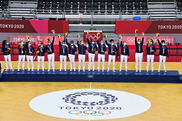 joie des joueuses de la France sur le podium - medaille d or HANDBALL : Finale France vs Comite Olympique de la Russie - Jeux Olympiques - Tokyo 2020 - 08 08 2021 JBAutissier Panoramic 