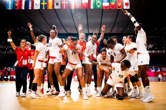 joie des joueuses de la France en fin de match HANDBALL : Finale France vs Comite Olympique de la Russie - Jeux Olympiques - Tokyo 2020 - 08 08 2021 JBAutissier Panoramic 