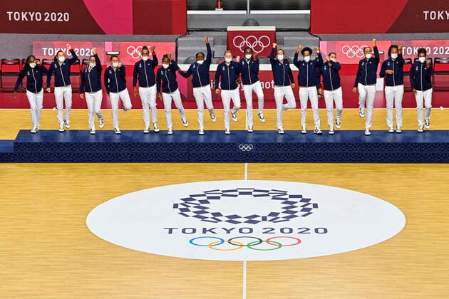 joie des joueuses de la France sur le podium HANDBALL : Finale France vs Comite Olympique de la Russie - Jeux Olympiques - Tokyo 2020 - 08 08 2021 JBAutissier Panoramic 