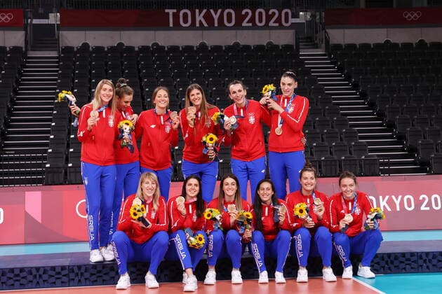 Serbia women s team group, Mannschaftsbild, Totale (SRB), AUGUST 8, 2021 - Volleyball : Women s Medal Ceremony during the Tokyo 2020 Olympic Games, Olympische Spiele, Olympia, OS at the Ariake Arena in Tokyo, Japan. Noxthirdxpartyxsales  (166770190)