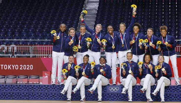 Tokyo Olympics: Handball French players pose with their gold medals for the women s handball at the Tokyo Olympics on Aug. 8, 2021, at Yoyogi National Stadium in Tokyo.  A14AA0000757389P