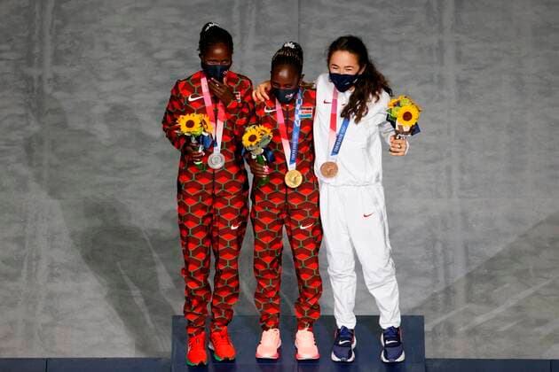 Kenyan Peres Jepchirchir (C-gold) and Brigid Kosgei (L-silver) and US Molly Seidelthe (R-bronze) celebrate on the podium of the women s marathon during the Closing Ceremony of the Tokyo 2020 Olympic Games, Olympische Spiele, Olympia, OS at the Olympic Stadium in Tokyo, Japan, 08 August 2021. Tokyo 2020 Olympic Games - Closing Ceremony !ACHTUNG: NUR REDAKTIONELLE NUTZUNG!  Copyright: xLavandeiraxJrx EVE9683 20210808-dda1bfccc4cb7620f58ec5ba8e4cf7fc75d78aeb