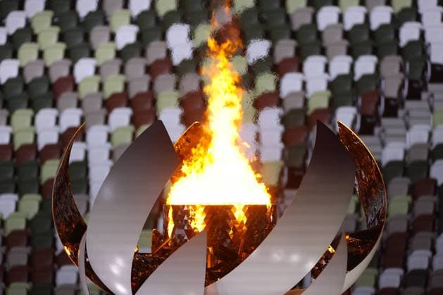 Tokio 2020 im Jahr 2021, Schlussfeier Olympic cauldron, AUGUST 8, 2021 : Tokyo 2020 Olympic Games, Olympische Spiele, Olympia, OS Closing Ceremony at the Olympic Stadium in Tokyo, Japan. Noxthirdxpartyxsales  (166772269)