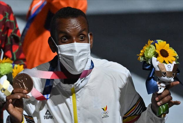 Belgian Bashir Abdi celebrates his bronze medal during the medal ceremony for the men s marathon during the closing ceremony of the Tokyo 2020 Olympic Games, Olympische Spiele, Olympia, OS in Tokyo, Japan on Sunday 08 August 2021. The postponed 2020 Summer Olympics are taking place from 23 July to 8 August 2021. DIRKxWAEM  x3059464x