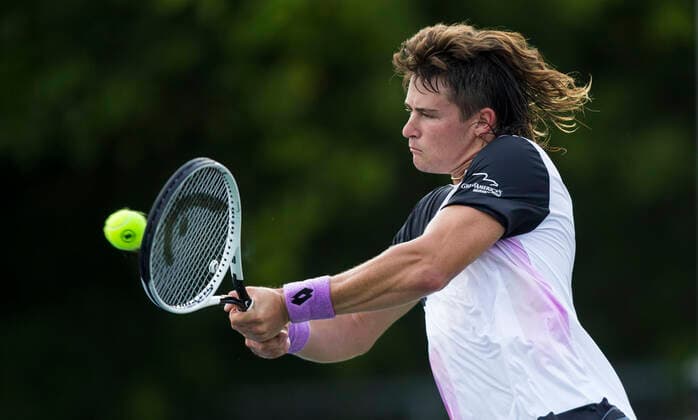 (210808) -- TORONTO, Aug. 8, 2021 -- J.J. Wolf of the United States returns the ball against Frances Tiafoe of the United States during the first round of men s qualifying singles match at the 2021 National Bank Open in Toronto, Canada, on Aug. 7, 2021. (Photo by Xinhua) (SP)CANADA-TORONTO-TENNIS-NATIONAL BANK OPEN-MEN S SINGLES-QUALIFYING ZouxZheng 