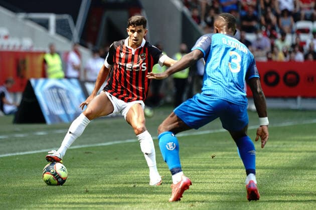 Youcef Atal (OGC Nice) - Ghislain Konan (Stade de Reims) FOOTBALL : OGC Nice vs Reims - Ligue 1 Uber Eats - Nice - 08 08 2021 NorbertScanella PanoramiC 