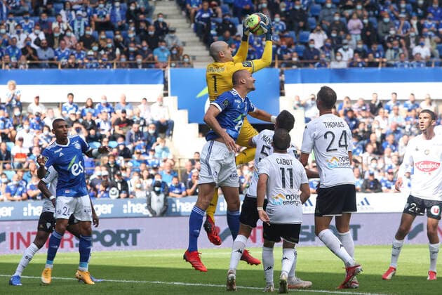 Ludovic Ajorque (RC Strasbourg) Vs Bernardoni (SCO Angers) FOOTBALL : RC Strabourg Vs SCO Angers - Ligue 1 - 08 08 2021 MichaelBaucher Panoramic 