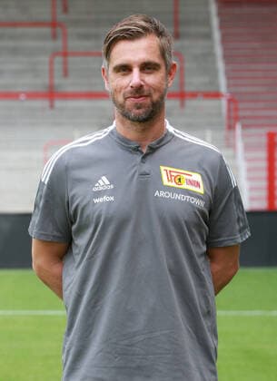 Co Trainer Sebastian Bönig Fußball Fussball Bundesliga Herren DFL Porträttermin Saison 2021 2022 08.2021 1.FC Union Berlin FCU Kader, Vorstellung, Präsentation, Pressetermin, Portrait Porträt *** Co Trainer Sebastian Bönig Sport Football Soccer Bundesliga Men DFL Porträttermin Season 2021 2022 08 2021 1 FC Union Berlin FCU Squad, Presentation, Presentation, Press Event, Portrait Portrait