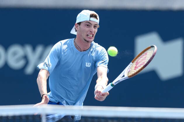 TORONTO, ON - AUGUST 09: Ugo Humbert (FRA) returns the ball during his National Bank Open tennis tournament first round game on August 9, 2021, at Aviva Centre in Toronto, ON, Canada. (Photo by Julian Avram Icon Sportswire) TENNIS: AUG 09 National Bank Open Icon2108090288