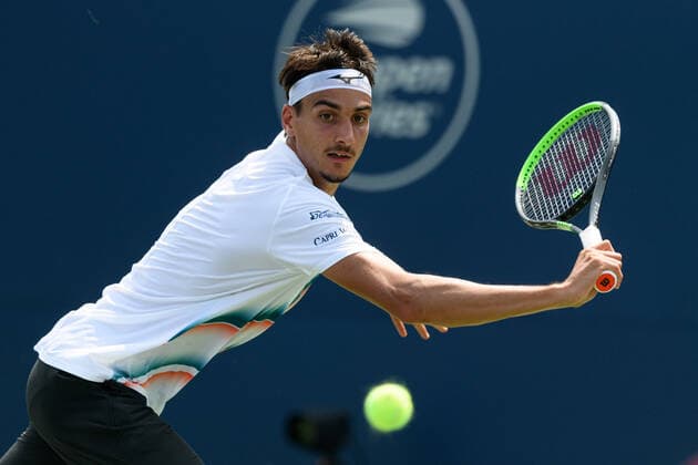 TORONTO, ON - AUGUST 09: Lorenzo Sonego (ITA) returns the ball during his National Bank Open tennis tournament first round game on August 9, 2021, at Aviva Centre in Toronto, ON, Canada. (Photo by Julian Avram Icon Sportswire) TENNIS: AUG 09 National Bank Open Icon2108090368