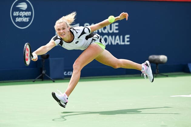 Sport Bilder des Tages MONTREAL, QC - AUGUST 09: =ksc runs towards the ball during the first round WTA, Tennis Damen National Bank Open match on August 9, 2021 at IGA Stadium in Montreal, QC (Photo by David Kirouac Icon Sportswire) TENNIS: AUG 09 National Bank Open Icon210809041