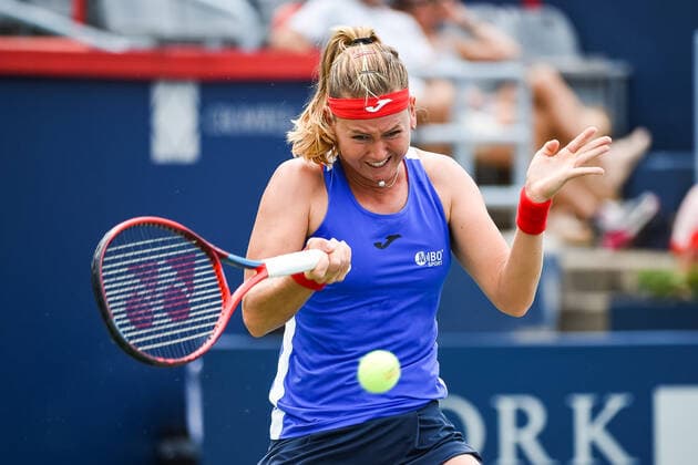 August 09, 2021: Marie Bouzkova (CZE) returns the ball during the WTA, Tennis Damen National Bank Open first round match at IGA Stadium in Montreal, Quebec. CSM Montreal Canada - ZUMAc04_ 20210809_zaf_c04_095 Copyright: xDavidxKirouacx