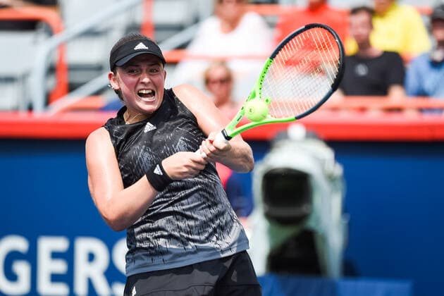 Sport Bilder des Tages MONTREAL, QC - AUGUST 09: Jelena Ostapenko (LAT) returns the ball during the first round WTA, Tennis Damen National Bank Open match on August 9, 2021 at IGA Stadium in Montreal, QC (Photo by David Kirouac Icon Sportswire) TENNIS: AUG 09 National Bank Open Icon210809043