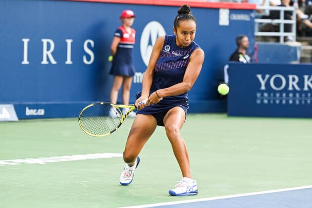August 09, 2021: Leylah Fernandez (CAN) returns the ball during the WTA, Tennis Damen National Bank Open first round match at IGA Stadium in Montreal, Quebec. CSM Montreal Canada - ZUMAc04_ 20210809_zaf_c04_136 Copyright: xDavidxKirouacx