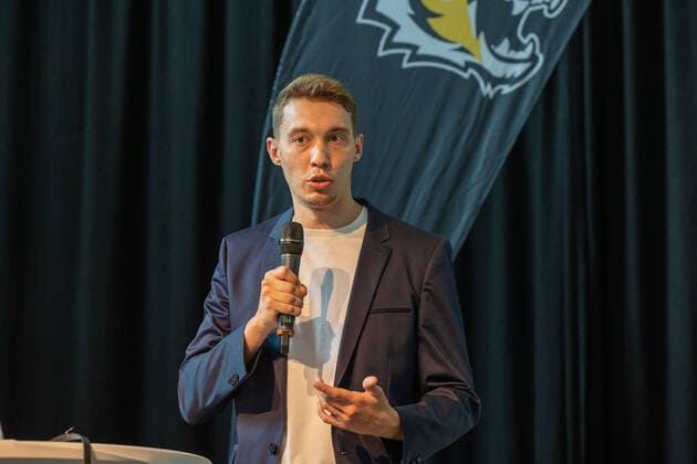 Jascha Maus Tigers Tuebingen, Head of Business Office The 26 year old Jasche Maus is the new head of the business office of the Tigers Tuebingen Tigers Tuebingen Strategy Presentation, Tuebingen, 10 08 2021 Tuebingen Copyright: xDennisxDuddek xEibnerxPressefotox EP_DDK