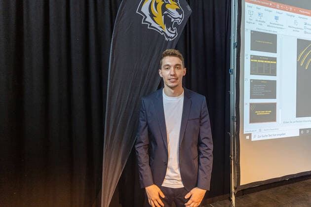Jascha Maus Tigers Tuebingen, Head of Business Office The 26 year old Jasche Maus is the new head of the business office of the Tigers Tuebingen Tigers Tuebingen Strategy Presentation, Tuebingen, 10 08 2021 Tuebingen Copyright: xDennisxDuddek xEibnerxPressefotox EP_DDK