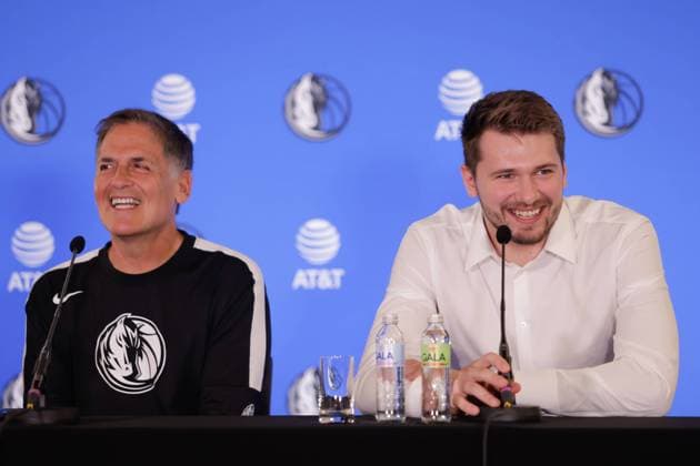 Sport Themen der Woche KW32 Sport Bilder des Tages August 10, 2021, Ljubljana, Slovenia: Mavericks owner Marek Cuban and NBA, Basketball Herren, USA star Luka Doncic speak at a press conference, PK, Pressekonferenz after signing a 5-year extension contract..Slovenian NBA star Luka Doncic signed a five-year 207-million-dollar contract extension with the Dallas Mavericks on Tuesday after Mavericks owner Mark Cuban, head coach Jason Kidd, general manager Nico Harrison and advisor Dirk Nowitzki arrived in Slovenia to formalize the deal. Ljubljana Slovenia - ZUMAs197 0129046413st Copyright: xLukaxDakskoblerx