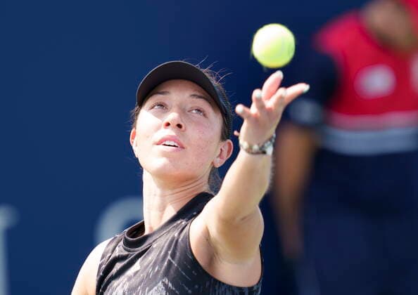 August 10, 2021, Montreal, PQ, Canada: Jessica Pegula of the United States tosses the ball to serve to Anett Kontaveit of Estonia during first round of play at the National Bank Open tennis tournament Tuesday August 10, 2021 in Montreal. Jessica Pegula  - ZUMAc35_ 20210810_zaf_c35_016 Copyright: xPaulxChiassonx