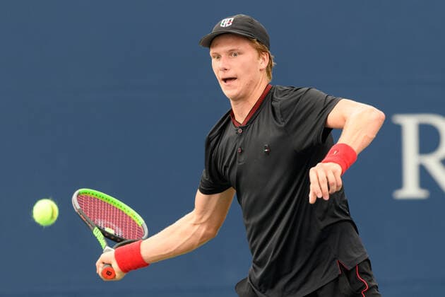TORONTO, ON - AUGUST 10: Jenson Brooksby (USA) returns the ball during his National Bank Open tennis tournament first round game on August 10, 2021, at Aviva Centre in Toronto, ON, Canada. (Photo by Julian Avram Icon Sportswire) TENNIS: AUG 10 National Bank Open Icon2108100248