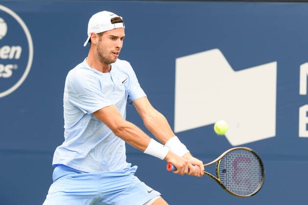 TORONTO, ON - AUGUST 10: Karen Khachanov (RUS) returns the ball during his National Bank Open tennis tournament first round game on August 10, 2021, at Aviva Centre in Toronto, ON, Canada. (Photo by Julian Avram Icon Sportswire) TENNIS: AUG 10 National Bank Open Icon2108100370