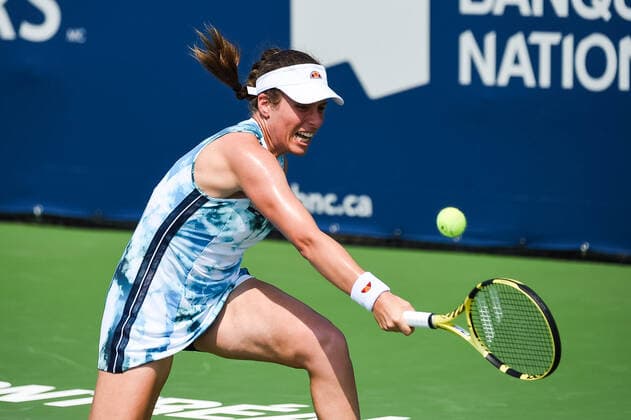 MONTREAL, QC - AUGUST 10: Johanna Konta (GBR) returns the ball during the first round WTA, Tennis Damen National Bank Open match on August 10, 2021 at IGA Stadium in Montreal, QC (Photo by David Kirouac Icon Sportswire) TENNIS: AUG 10 National Bank Open Icon210810018