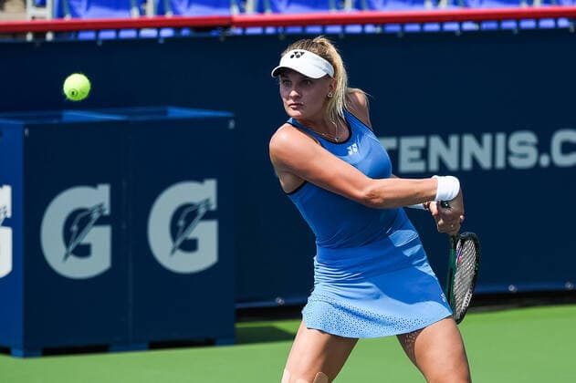 MONTREAL, QC - AUGUST 10: Dayana Yastremska (UKR) returns the ball during the first round WTA, Tennis Damen National Bank Open match on August 10, 2021 at IGA Stadium in Montreal, QC (Photo by David Kirouac Icon Sportswire) TENNIS: AUG 10 National Bank Open Icon210810039
