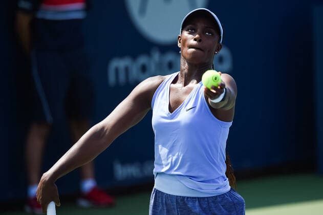 MONTREAL, QC - AUGUST 10: Sloane Stephens (USA) serves the ball during the first round WTA, Tennis Damen National Bank Open match on August 10, 2021 at IGA Stadium in Montreal, QC (Photo by David Kirouac Icon Sportswire) TENNIS: AUG 10 National Bank Open Icon210810041