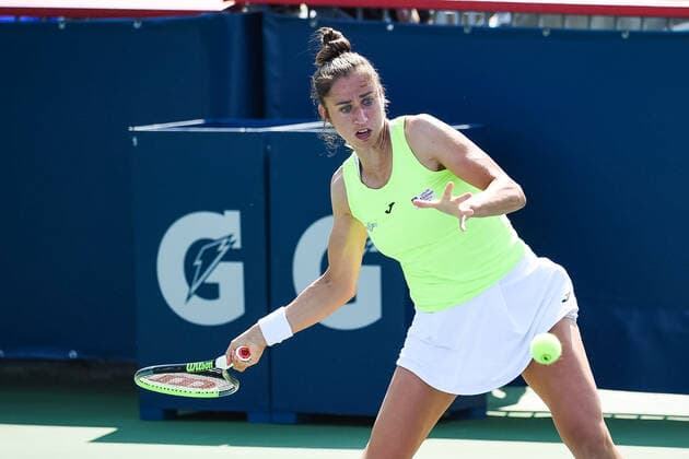 August 10, 2021: Sara Sorribes Tormo (ESP) returns the ball during the WTA, Tennis Damen National Bank Open first round match at IGA Stadium in Montreal, Quebec. CSM Montreal Canada - ZUMAc04_ 20210810_zaf_c04_047 Copyright: xDavidxKirouacx