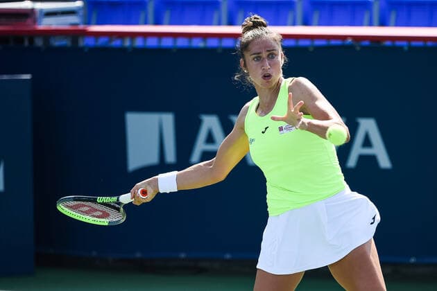 August 10, 2021: Sara Sorribes Tormo (ESP) returns the ball during the WTA, Tennis Damen National Bank Open first round match at IGA Stadium in Montreal, Quebec. CSM Montreal Canada - ZUMAc04_ 20210810_zaf_c04_052 Copyright: xDavidxKirouacx