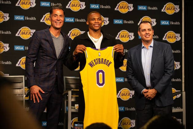 LOS ANGELES, CA - AUGUST 10: (L-R) General Manger Rob Pelinka, Russell Westbrook and head coach Frank Vogel show off Westbrook™s new Lakers jersey during the Los Angeles Lakers Introductory press conference, PK, Pressekonferenz for Russell Westbrook on August 10, 2021, at Staples Center in Los Angeles, CA. (Photo by Jevone Moore Icon Sportswire) NBA, Basketball Herren, USA AUG 10 Russell Westbrook Introduced as a Los Angeles Laker Icon21081022