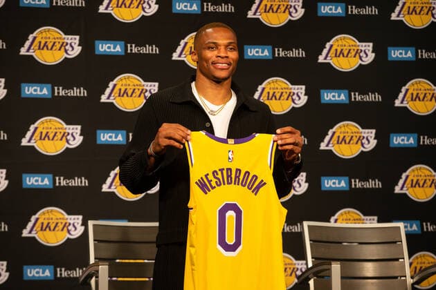 LOS ANGELES, CA - AUGUST 10: Russell Westbrook poses with 0 jersey during the Los Angeles Lakers Introductory press conference, PK, Pressekonferenz for Russell Westbrook on August 10, 2021, at Staples Center in Los Angeles, CA. (Photo by Jevone Moore Icon Sportswire) NBA, Basketball Herren, USA AUG 10 Russell Westbrook Introduced as a Los Angeles Laker Icon21081023