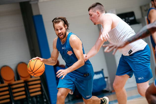 Training Medipolis SC Jena BARMER 2 Basketball Bundesliga ProA season 2021 2022 on 11 8 2021 left Nico Brauner Jena on the ball Sparkassen Arena Jena training hall