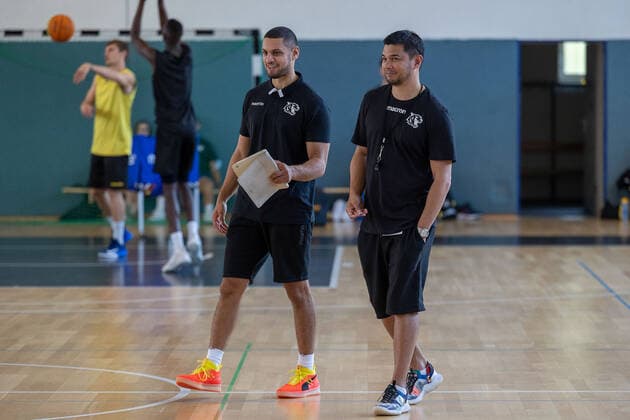 Basketball 2 Bundesliga 2021 2022 11 08 21 Start of training Hussain Dassouki Tigers Tuebingen, Assistant Coach , Daniel Jansson Tigers Tuebingen, Head Coach Tigers Tuebingen Start of training, Tuebingen, 11 08 2021 Tuebingen. Copyright: xDennisxDuddek xEibnerxPressefotox EP_DDK