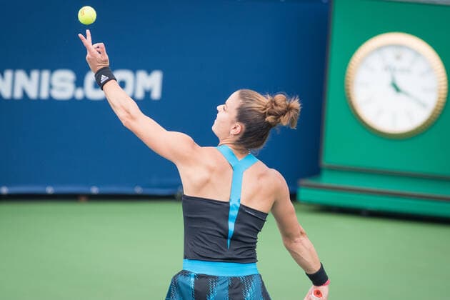 MONTREAL, QC - AUGUST 11: Maria Sakkari from Greece serves the ball during the second round WTA, Tennis Damen National Bank Open match on August 11, 2021 at IGA Stadium in Montreal, QC (Photo by Vincent Ethier Icon Sportswire) TENNIS: AUG 11 National Bank Open Icon2108110313