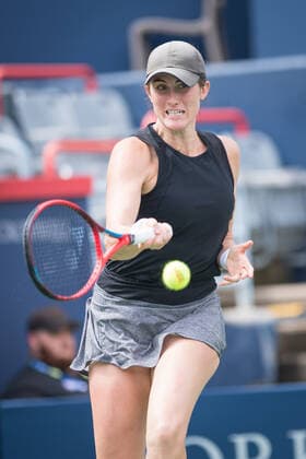 MONTREAL, QC - AUGUST 11: Rebecca Marino from Canada hits the ball during the second round WTA, Tennis Damen National Bank Open match on August 11, 2021 at IGA Stadium in Montreal, QC (Photo by Vincent Ethier Icon Sportswire) TENNIS: AUG 11 National Bank Open Icon2108110550