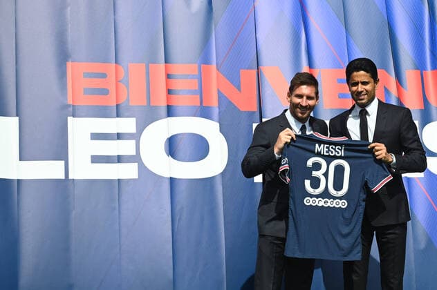 Sport Bilder des Tages 30 Lionel MESSI (psg) - Nasser al Khelaifi (President PSG) - MAILLOT FOOTBALL : Conference de presse de presentation de Lionel Messi au PSG - 11 08 2021 AnthonyBIBARD FEP Panoramic 