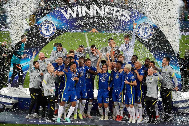 Bilder des Jahres 2021, Sport 08. August Sport Themen der Woche KW32 Sport Bilder des Tages Chelsea FC v Villarreal CF UEFA Super Cup 2021 Chelsea players lift the trophy after winning with his team the UEFA Super Cup Final match between Chelsea CF and Villarreal CF at Windsor Park on August 11, 2021 in Belfast, Northern Ireland. Belfast Northern Ireland breton-chelseaf210812_npRjw  Copyright: xJosexBretonx