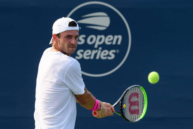 TORONTO, ON - AUGUST 11: Tommy Paul (USA) returns the ball during his National Bank Open tennis tournament second round game on August 11, 2021, at Aviva Centre in Toronto, ON, Canada. (Photo by Julian Avram Icon Sportswire) TENNIS: AUG 11 National Bank Open Icon2108111410