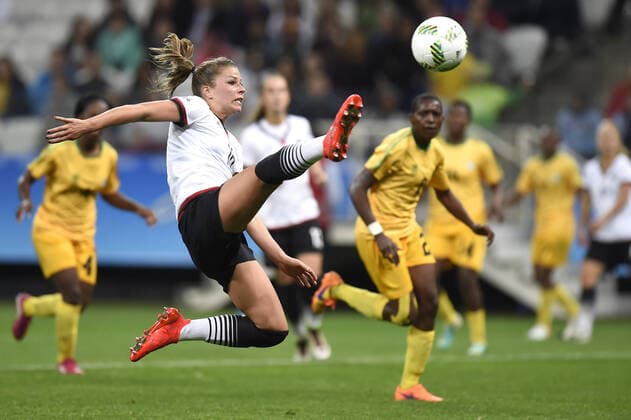 Mandatory Credit: Photo by Mauro Horita Shutterstock (5821548r) CANADA X AUSTRALIA - Melanie LEUPOLZ of Germany during the match against Zimbabwe at the Rio 2016 Olympic Games, Olympische Spiele, Olympia, OS match at Corinthians Arena on August 3, 2016 in Sao Paulo, Brazil Rio 2016 Olympic Games, Football, Corinthians Arena, Sao Paulo, Brazil - 03 Aug 2016 Rio 2016 Olympic Games, Football, Corinthians Arena, Sao Paulo, Brazil - 03 Aug 2016 Copyright: xMauroxHorita Shutterstockx 5821548r