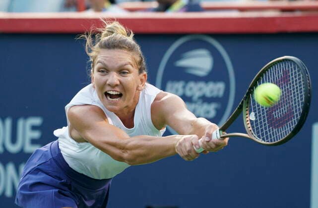 Sport Themen der Woche KW32 Sport Bilder des Tages August 11, 2021, Montreal, PQ, Canada: Simona Halep, of Roumania, returns to Danielle Collins, of the United States, during second round of play at the National Bank Open tennis tournament Wednesday August 11, 2021 in Montreal. Simona Halep  - ZUMAc35_ 20210811_zaf_c35_224 Copyright: xPaulxChiassonx
