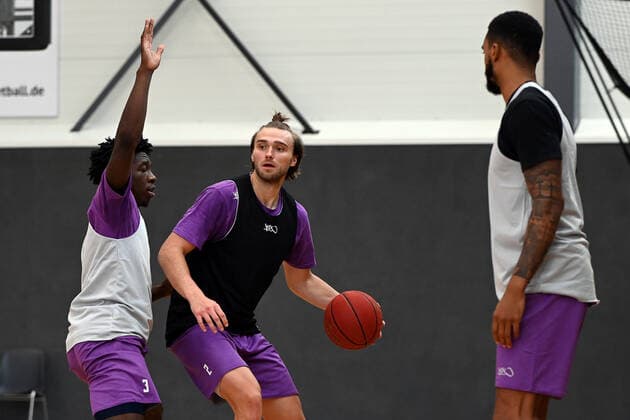 BG Göttingen training kickoff 11 08 2021, Basketball Bundesliga easyCredit BBL, 2021 2022 season, BG Göttingen Jake Toolson M vs Zack Bryant Göttingen Lower Saxony Germany