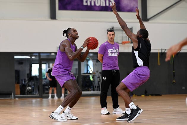 BG Göttingen training kick-off 11 08 2021, Basketball Bundesliga easyCredit BBL, 2021 2022 season, BG Göttingen coach Roel Moors with James Dickey l and Kamar Baldwin Göttingen Lower Saxony Germany.