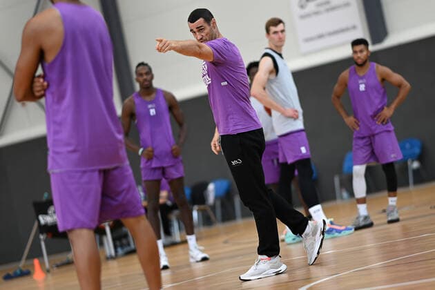 BG Göttingen training kick-off 11 08 2021, Basketball Bundesliga easyCredit BBL, 2021 2022 season, BG Göttingen coach Roel Moors gives instructions Göttingen Lower Saxony Germany