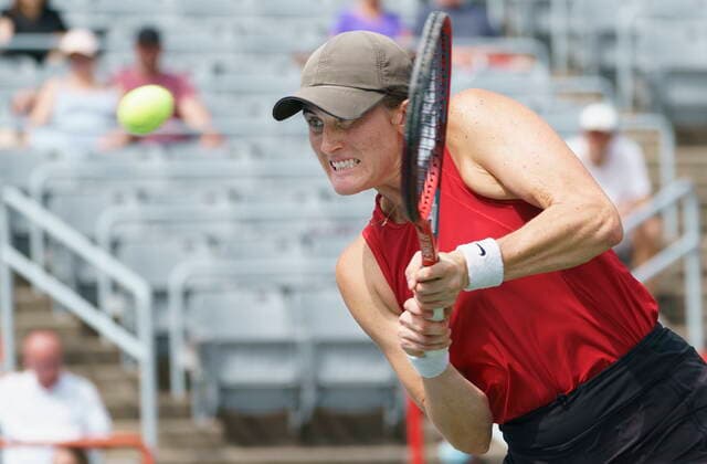 August 12, 2021, Montreal, PQ, Canada: Canada s Rebecca Marino returns to Aryna Sabalenka of Belarus during round of sixteen play at the National Bank Open tennis tournament, Thursday, August 12, 2021 in Montreal. Rebecca Marino  - ZUMAc35_ 20210812_zaf_c35_010 Copyright: xPaulxChiassonx