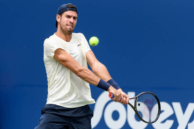 TORONTO, ON - AUGUST 12: Karen Khachanov (RUS) returns the ball during his National Bank Open tennis tournament third round game on August 12, 2021, at Aviva Centre in Toronto, ON, Canada. (Photo by Julian Avram Icon Sportswire) TENNIS: AUG 12 National Bank Open Icon2108120049
