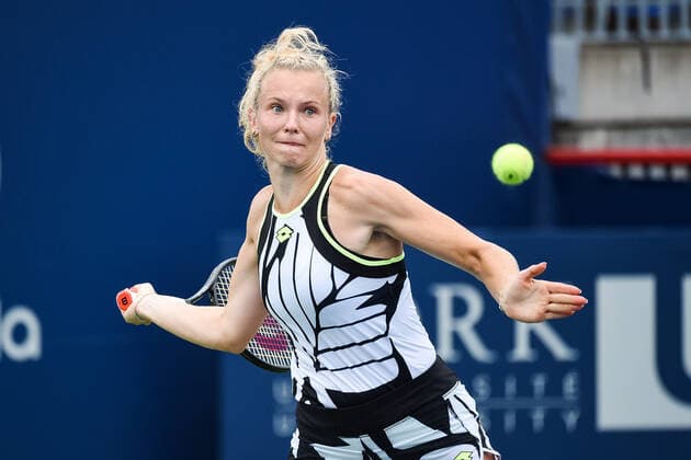 August 12, 2021: Katerina Siniakova (CZE) returns the ball during the WTA, Tennis Damen National Bank Open third round match at IGA Stadium in Montreal, Quebec. CSM Montreal Canada - ZUMAc04_ 20210812_zaf_c04_014 Copyright: xDavidxKirouacx