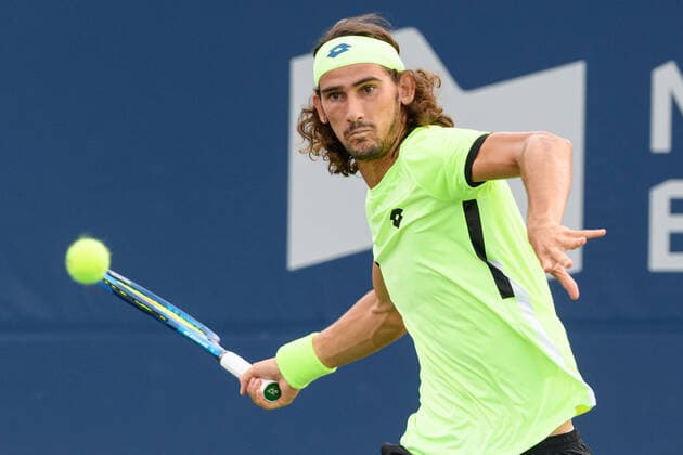 TORONTO, ON - AUGUST 12: Lloyd Harris (RSA) returns the ball during his National Bank Open tennis tournament third round game on August 12, 2021, at Aviva Centre in Toronto, ON, Canada. (Photo by Julian Avram Icon Sportswire) TENNIS: AUG 12 National Bank Open Icon2108120741